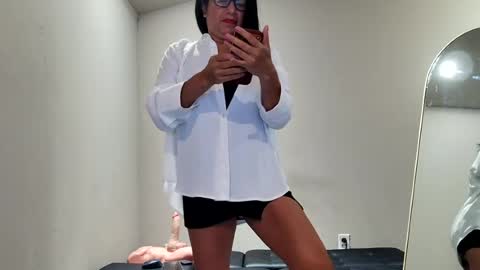 Snapshot of ninas1974 chatting on June 10, 2026, 1:39 am Ninaru online show from June 10, 2026, 1:39 am