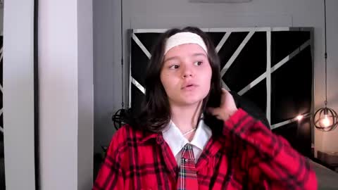 nini_solei online show from May 22, 2026, 9:09 pm