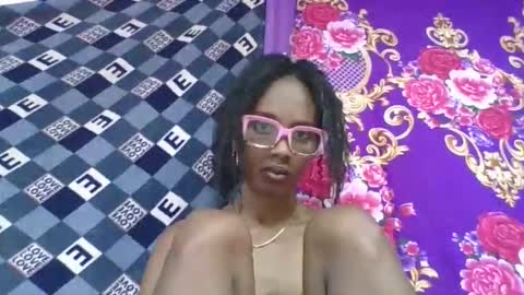 ninie246746 online show from April 17, 2026, 6:38 am