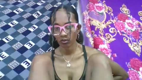 Snapshot of ninie246746 chatting on April 19, 2026, 8:02 am ninie246746 online show from April 19, 2026, 8:02 am