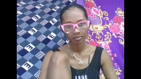 Snapshot of ninie246746 chatting on April 25, 2026, 7:22 am ninie246746 online show from April 25, 2026, 7:22 am