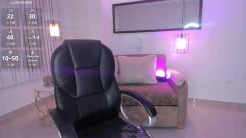 ninna_asppen online show from April 11, 2026, 4:39 am