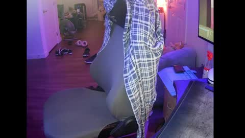 HungStepSon online show from May 18, 2026, 12:00 pm