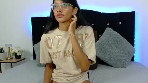 Nira Lux online show from June 17, 2026, 1:52 am