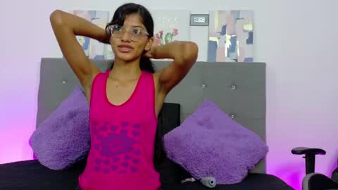 Nira Lux online show from June 25, 2026, 2:00 am