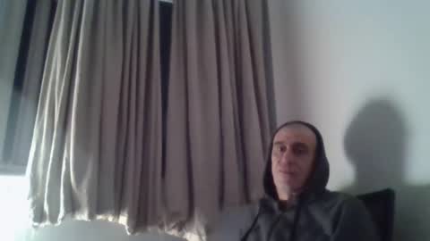 Snapshot of nirevess chatting on December 16, 2024, 5:22 pm nirevess online show from December 16, 2024, 5:22 pm