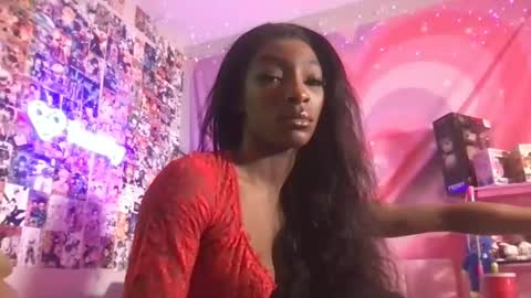 Snapshot of niviawolfe chatting on December 15, 2024, 3:45 am NIVIA WOLFE online show from December 15, 2024, 3:45 am