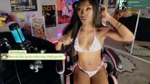 Snapshot of niviawolfe chatting on January 8, 2025, 2:25 am NIVIA WOLFE online show from January 8, 2025, 2:25 am