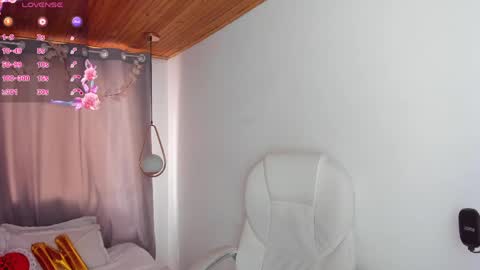 Nixie online show from May 17, 2026, 8:16 pm