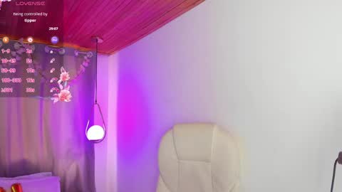 Nixie online show from May 18, 2026, 8:47 pm