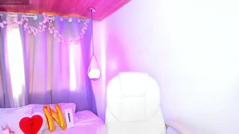 Nixie online show from June 4, 2026, 10:05 pm