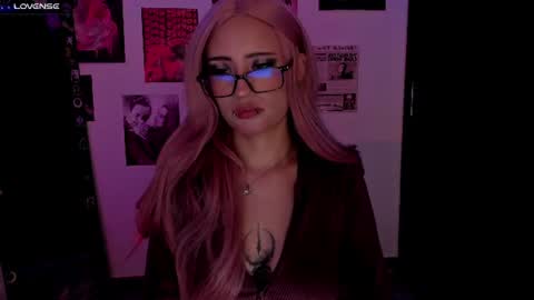 Nixxie  online show from July 10, 2026, 2:16 am