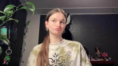 Tears Lora online show from March 5, 2025, 10:10 pm