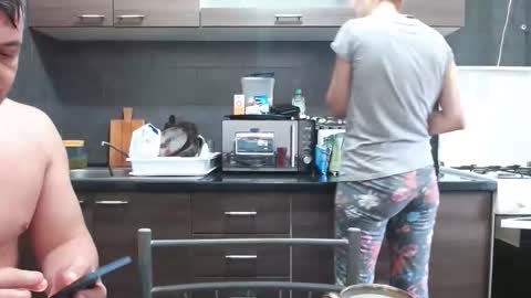 no_limit_coupl3 online show from October 6, 2025, 5:49 am