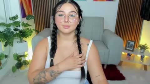 noa_perez9 online show from February 11, 2025, 6:44 pm