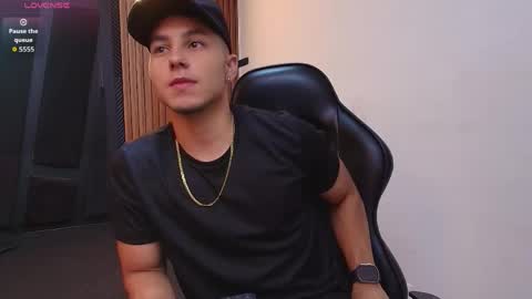 Snapshot of noah_clarkk chatting on April 19, 2026, 1:32 pm Noah online show from April 19, 2026, 1:32 pm