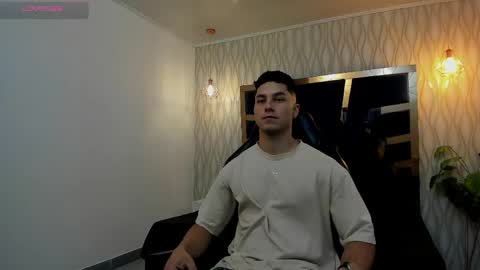 Snapshot of noah_clarkk chatting on April 30, 2026, 5:19 pm Noah online show from April 30, 2026, 5:19 pm