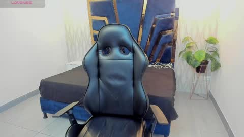Snapshot of noah_clarkk chatting on May 1, 2026, 5:17 pm Noah online show from May 1, 2026, 5:17 pm