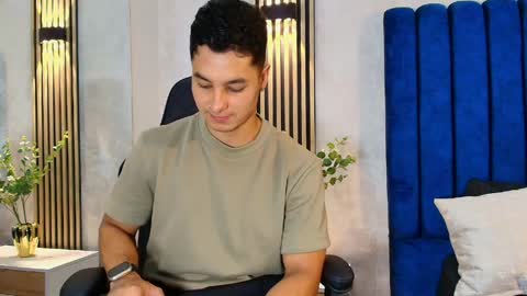 Snapshot of noah_clarkk chatting on May 16, 2026, 5:45 pm Noah online show from May 16, 2026, 5:45 pm