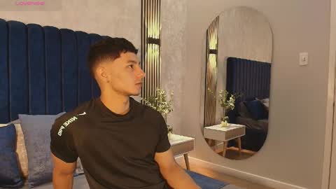 Snapshot of noah_clarkk chatting on May 22, 2026, 5:40 pm Noah online show from May 22, 2026, 5:40 pm