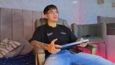 NOAH  online show from February 9, 2025, 10:21 pm