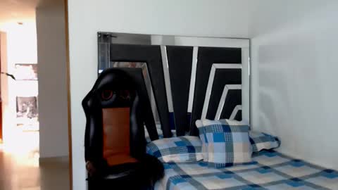 Noah Harris01 online show from November 22, 2025, 2:05 pm