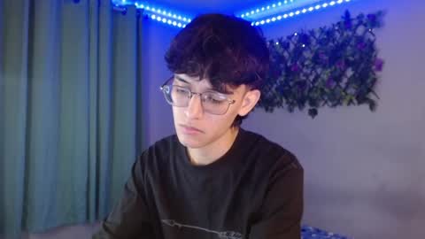 Snapshot of noah_millerx_ chatting on April 12, 2026, 5:01 am noah online show from April 12, 2026, 5:01 am