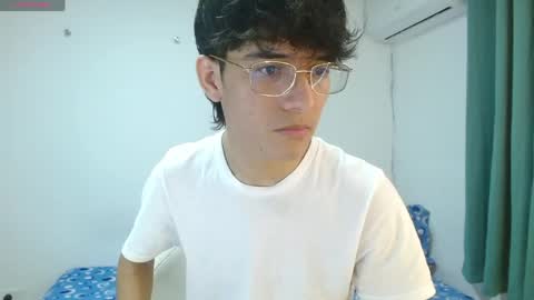 Snapshot of noah_millerx_ chatting on May 1, 2026, 4:06 am noah online show from May 1, 2026, 4:06 am