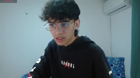 Snapshot of noah_millerx_ chatting on May 2, 2026, 3:33 am noah online show from May 2, 2026, 3:33 am
