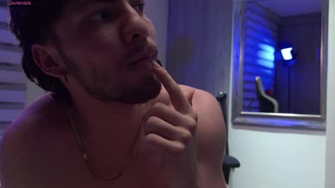 Snapshot of noah_oliveira chatting on May 23, 2026, 11:53 pm Noah Oliveira online show from May 23, 2026, 11:53 pm