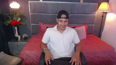 Snapshot of noah_oliver1 chatting on June 11, 2026, 1:49 am NOAH online show from June 11, 2026, 1:49 am
