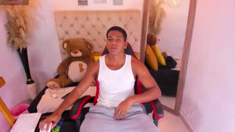 Snapshot of noah_sthone chatting on January 19, 2026, 3:10 am N O AH - S T H O N E online show from January 19, 2026, 3:10 am