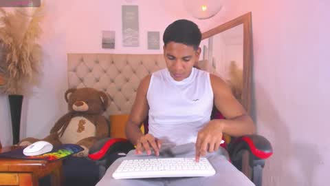 Snapshot of noah_sthone chatting on February 8, 2026, 3:21 am N O AH - S T H O N E online show from February 8, 2026, 3:21 am