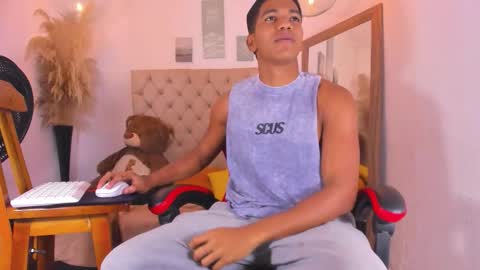 Snapshot of noah_sthone chatting on February 12, 2026, 5:24 am N O AH - S T H O N E online show from February 12, 2026, 5:24 am