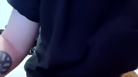 Noah Wesley online show from March 5, 2025, 6:44 am