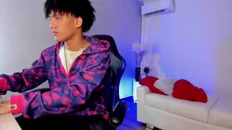 Snapshot of noahbull19 chatting on June 13, 2026, 2:42 am noahbull19 online show from June 13, 2026, 2:42 am