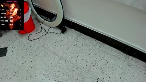 Snapshot of noahcrux chatting on December 24, 2024, 3:37 pm Noah online show from December 24, 2024, 3:37 pm