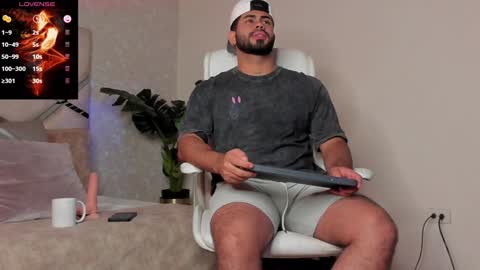 Snapshot of noahcrux chatting on December 28, 2024, 12:13 pm Noah online show from December 28, 2024, 12:13 pm