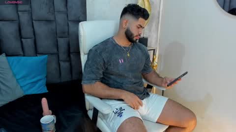 Snapshot of noahcrux chatting on February 15, 2025, 9:49 am Noah online show from February 15, 2025, 9:49 am