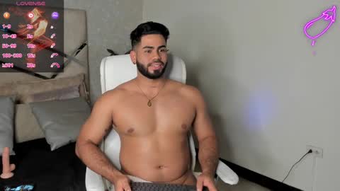 Snapshot of noahcrux chatting on February 19, 2025, 6:10 pm Noah online show from February 19, 2025, 6:10 pm