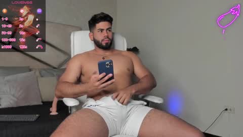 Snapshot of noahcrux chatting on February 24, 2025, 4:04 pm Noah online show from February 24, 2025, 4:04 pm