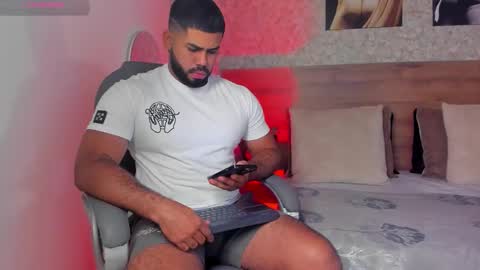 Snapshot of noahcrux chatting on September 19, 2025, 7:58 pm Noah online show from September 19, 2025, 7:58 pm