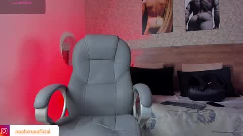 Snapshot of noahcrux chatting on October 27, 2025, 12:09 pm Noah online show from October 27, 2025, 12:09 pm