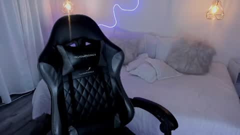 Snapshot of noahcryptic chatting on June 13, 2026, 6:22 am Noah online show from June 13, 2026, 6:22 am