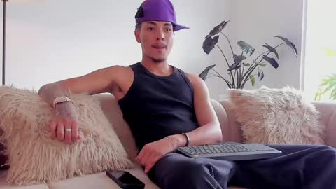noahdaviss online show from May 12, 2026, 7:33 pm