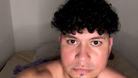 noahlatino35 online show from April 29, 2026, 5:55 am