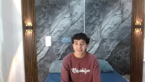 Snapshot of noahwalker__ chatting on April 14, 2026, 4:24 pm online show from April 14, 2026, 4:24 pm