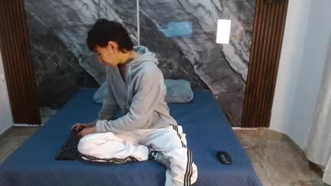 Snapshot of noahwalker__ chatting on April 15, 2026, 11:17 am online show from April 15, 2026, 11:17 am