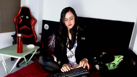 Noamartin online show from June 10, 2026, 2:45 am