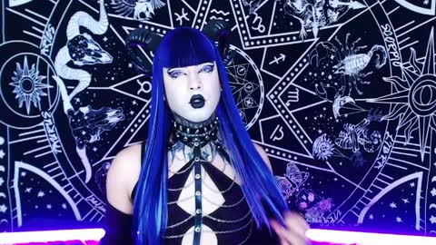 caroline online show from April 5, 2026, 7:33 pm